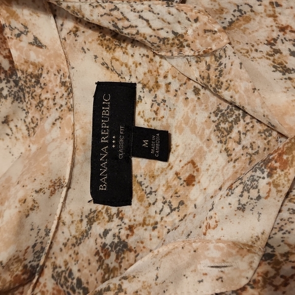 Banana republic factory snake skin print long-sleeved blouse. - Picture 3 of 5